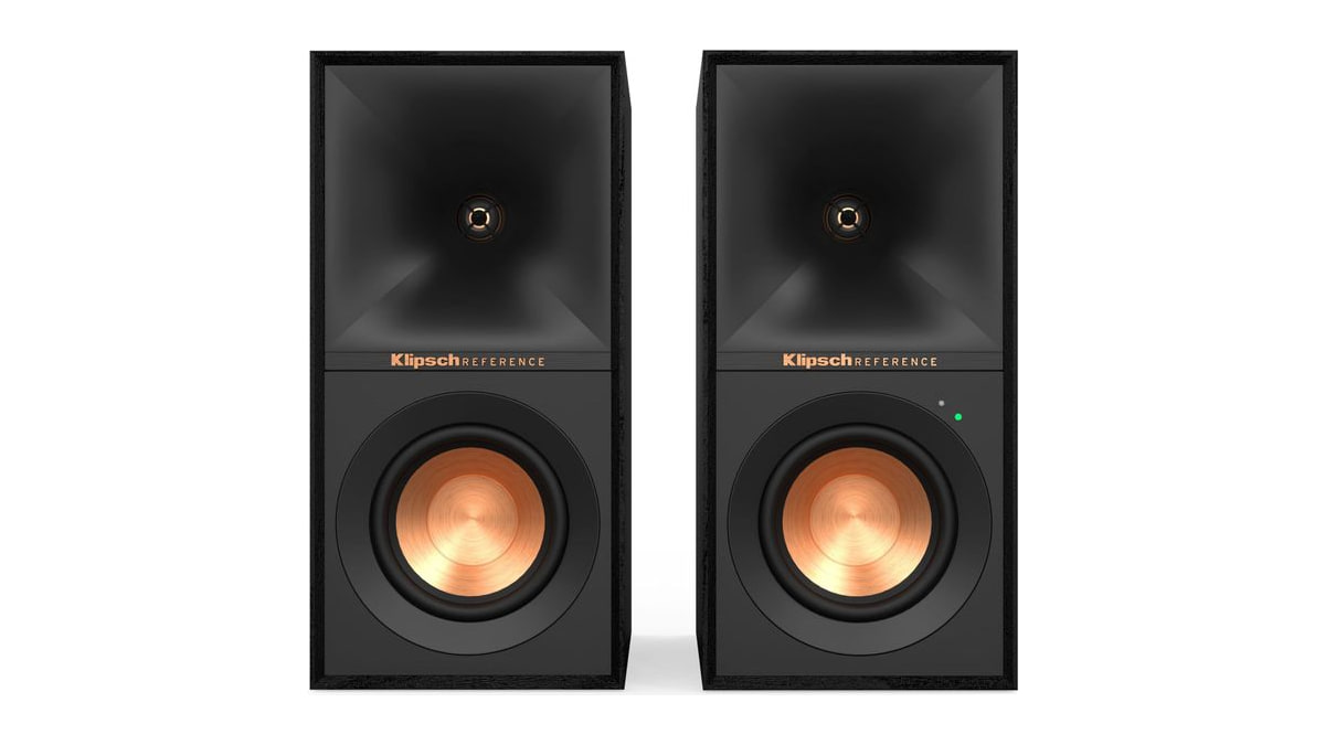Klipsch Reference R-40PM Powered Bookshelf Speakers - 90-Degree x 90-Degree Tractrix Horn - Linear Travel Suspension - Sleek, Modern Appearance